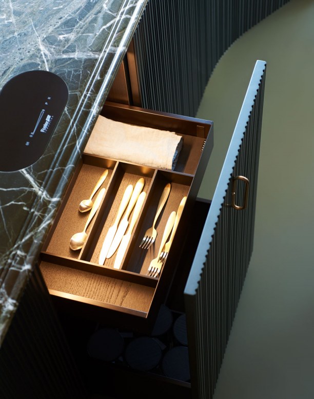 cocina-tangram-azul-marmol-detalles-cajones