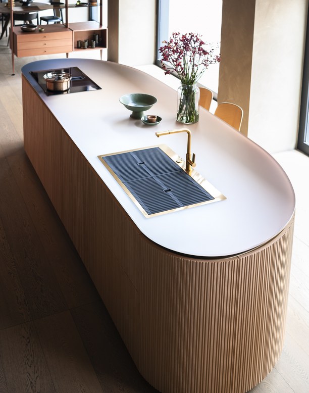 cocina-tangram-madera-grifo-dorado