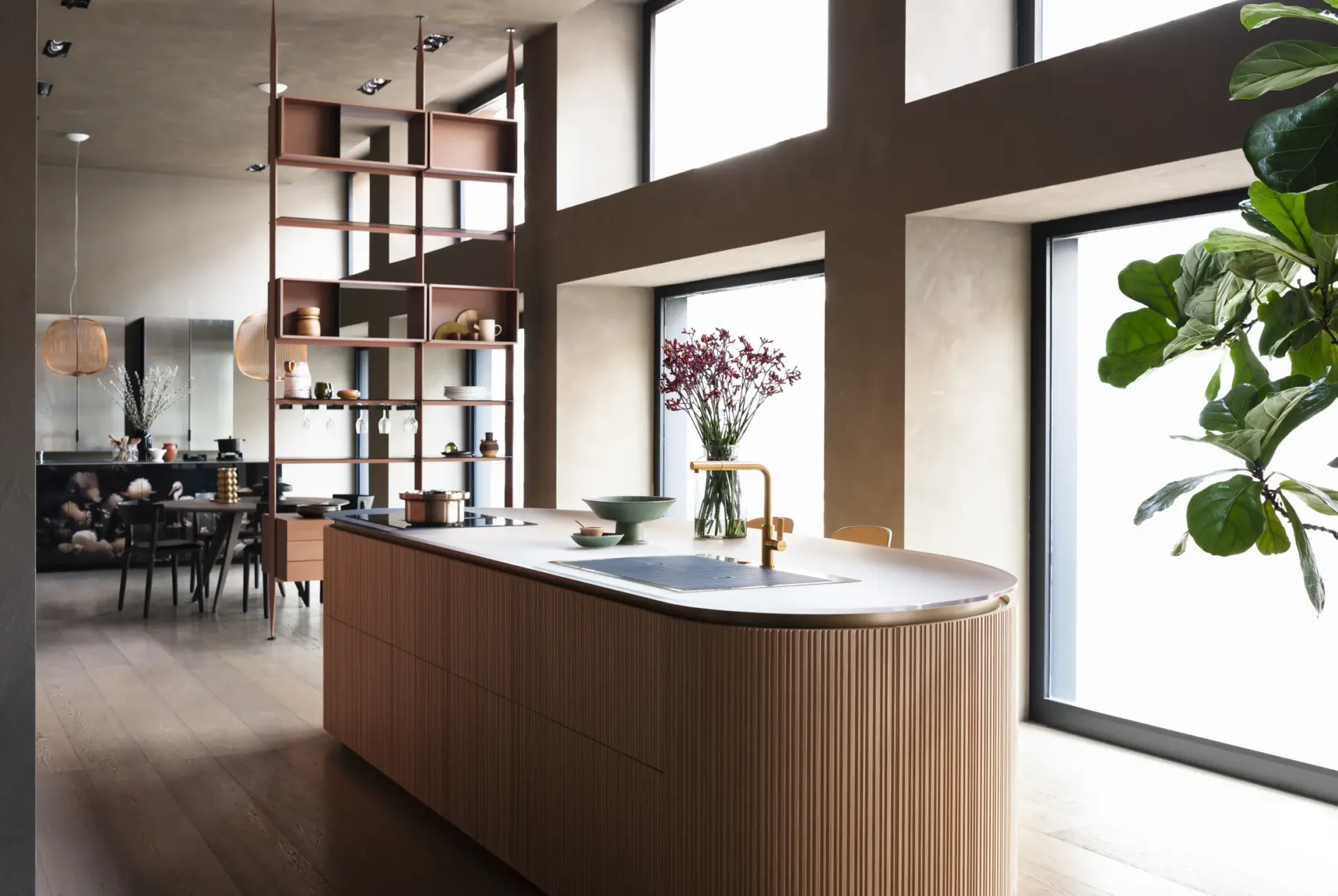 cocina-tangram-madera-redondeada-espacio-abierto