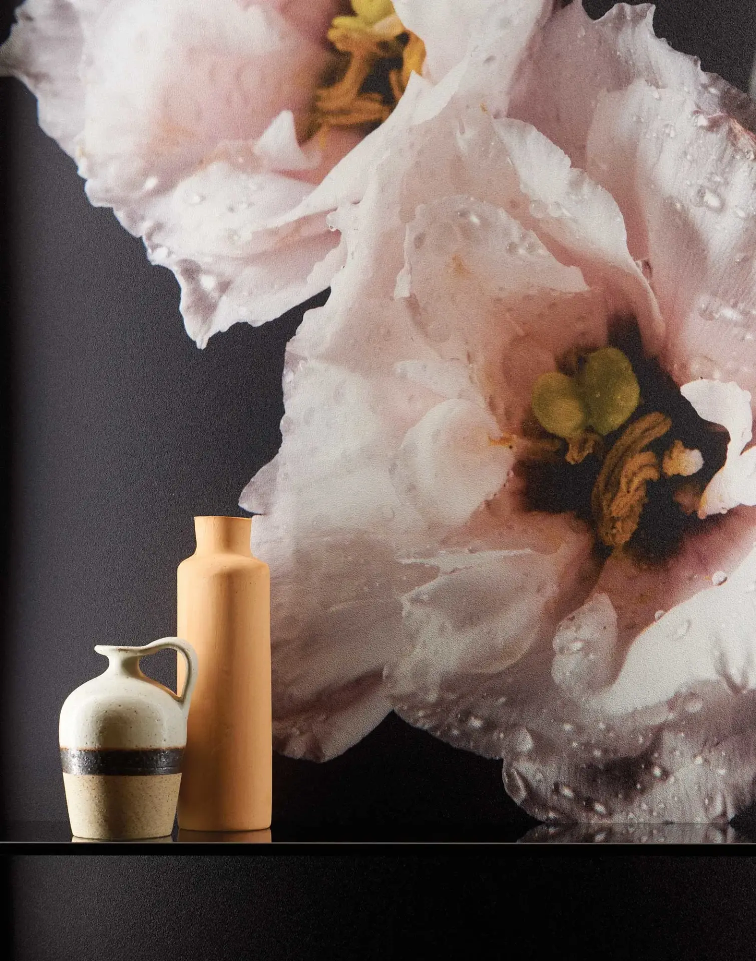 detalles-pared-flores-jarron-encimera