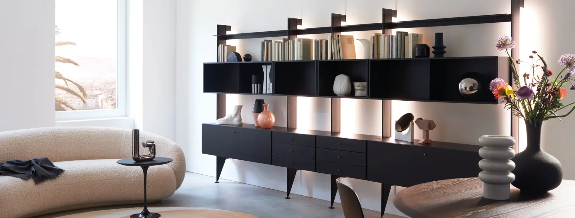 salon-muebles-oscuros-sofa-beige